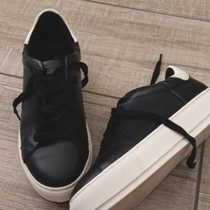 KURT GEIGER..LANEY LACE UP PLATFORM LEATHER SNEAKERS..